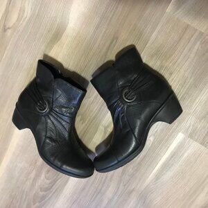Clarks Ladies Black Leather Ankle Boots Size 9
